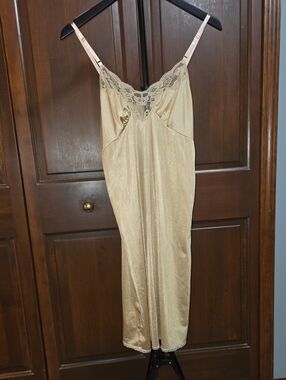 Secret Treasures Slip 36 24" Never Worn Nude